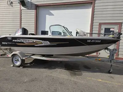 164SS 2 stroke 125 HP Mercury motor . Comes with Lowrance fish finder.
