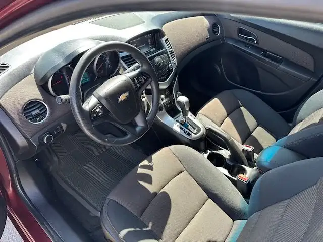 2015 CHEVROLET CRUZE LT one owner sedan in Cars & Trucks in Edmonton - Image 13