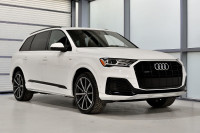 2022 Audi Q7 Progressiv / S-Line Black Optics / Trailer Hitch