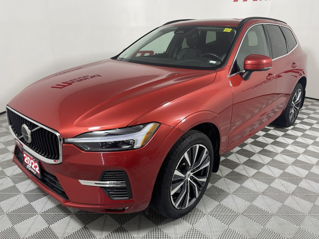 2022 Volvo XC60 B6 AWD Momentum in Cars & Trucks in Barrie - Image 4