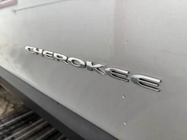 2016 Jeep Cherokee SPORT | 4WD | HEATED SEATS | 2.4L FUEL EFFICI in Cars & Trucks in Calgary - Image 21