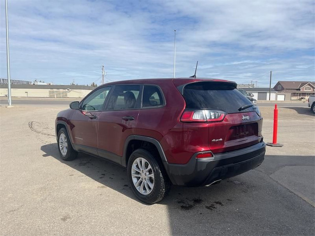 2021 Jeep Cherokee Sport - Heated Seats - Apple CarPlay in Cars & Trucks in Lethbridge - Image 3