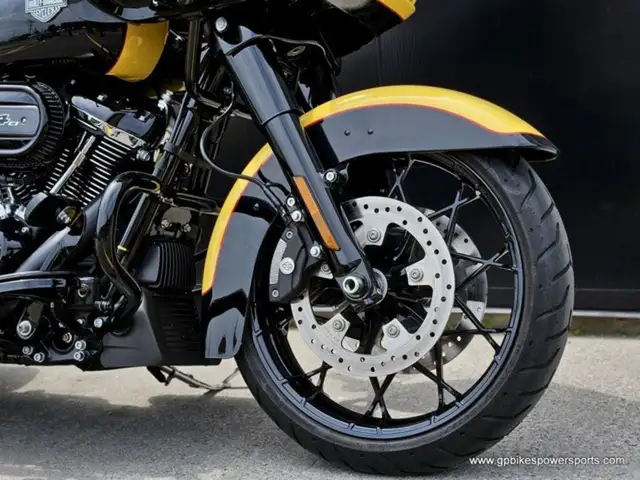 2023 Harley-Davidson FLTRXS Road Glide Special in Sport Touring in Oshawa / Durham Region - Image 12