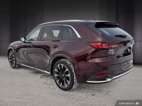 Le Mazda CX-90 MHEV Signature 2024 est un VUS intermédiaire de luxe qui combine performance, éléganc... (image 4)