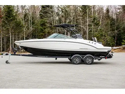 FGB40325C424 Le Chaparral 23 SSI 2024 est la quintessence de la performance et du style. Ce bateau d...