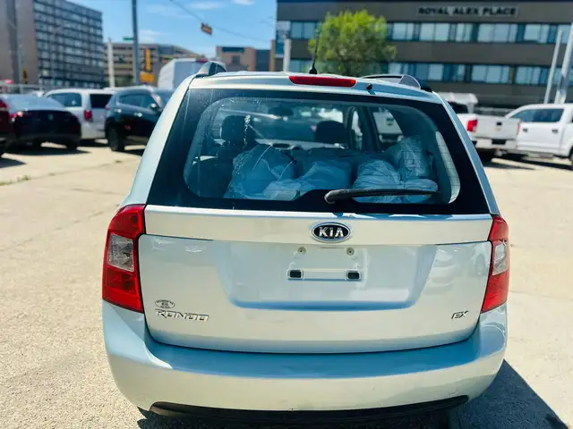 2008 KIA Rondo LX in Cars & Trucks in Edmonton - Image 8