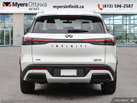 Leather Seats! A smooth ride, a nicely appointed interior, and an easy-access third row highlight th... (image 4)