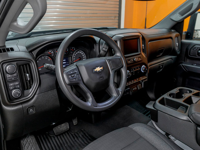 2024 Chevrolet Silverado 2500HD CUSTOM CREW 4X4 6.6L *GR REMORQ* in Cars & Trucks in Laurentides - Image 2