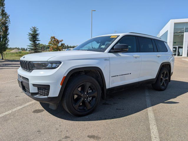2024 Jeep Grand Cherokee L Altitude | Heated Front Seats in Cars & Trucks in Red Deer