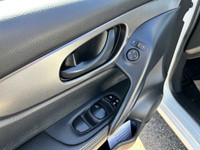 Air Conditioning, Auto High-beam Headlights, Electronic Stability Control, Front Bucket Seats, Fully... (image 4)