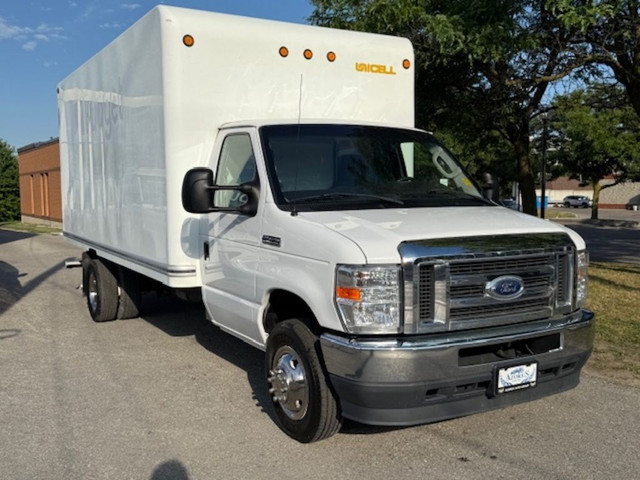 2021 Ford E-450 Low KMs|Sold Certified|Loading Ramp in Cars & Trucks in City of Toronto - Image 2