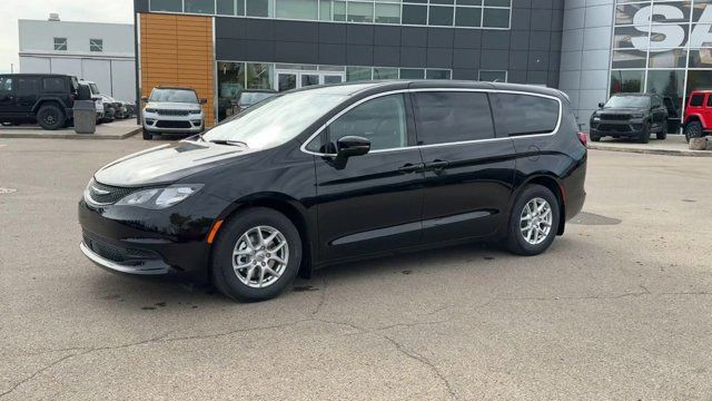 2024 Chrysler Grand Caravan SXT | Navigation | Apple CarPlay in Cars & Trucks in Edmonton - Image 4
