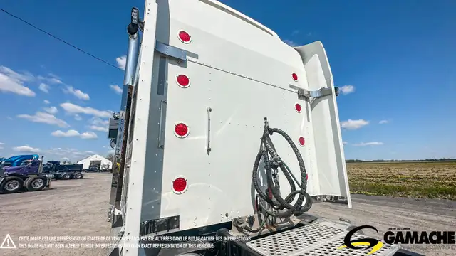 2017 KENWORTH W900B HIGHWAY / SLEEPER TRUCK / TRACTOR in Heavy Trucks in Chilliwack - Image 14