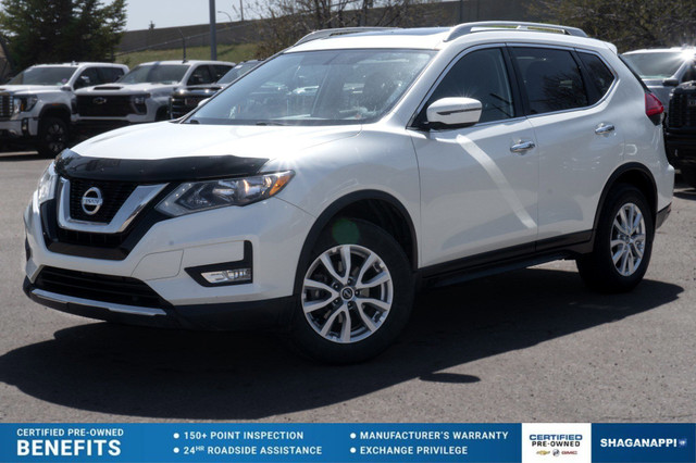 2017 Nissan Rogue SV | LOW KM | CLEAN CARFAX in Cars & Trucks in Calgary