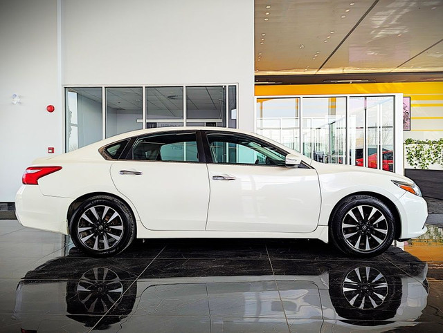 2017 Nissan Altima 2.5 SL in Cars & Trucks in City of Montréal - Image 4