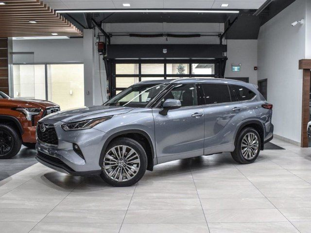 2021 Toyota Highlander Platinum in Cars & Trucks in Calgary - Image 2