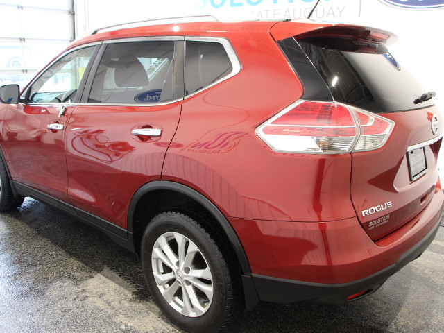 2016 NISSAN ROGUE ROGUE SV in Cars & Trucks in West Island - Image 4