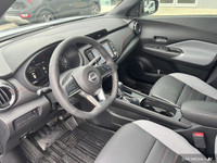 Wheels: 17 Alloy, Vehicle Dynamic Control (VDC) Electronic Stability Control (ESC), Variable Intermi... (image 9)