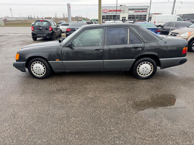 1992 Mercedes-Benz 300E 300E-24V, AUTO, ONLY 187KMS, JAPAN IMPOR in Cars & Trucks in London - Image 2