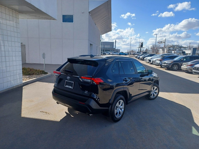 2021 Toyota RAV4 LE in Cars & Trucks in Regina - Image 4