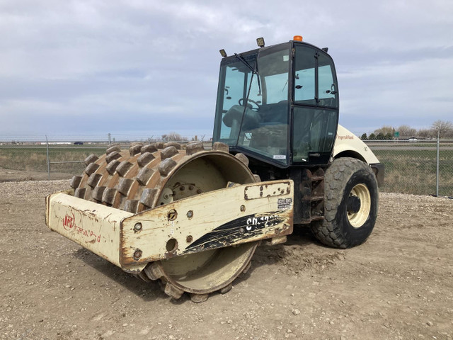 2006 Ingersoll Rand Vibratory Padfoot Compactor SD-122D TF in Heavy Equipment in Regina