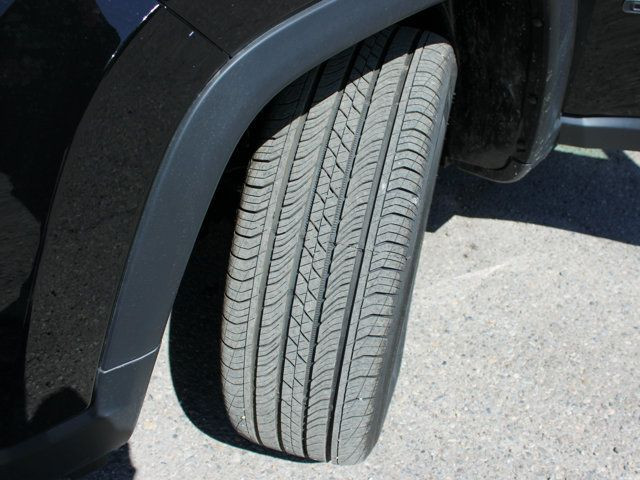 2025 Jeep Compass Altitude 4x4, Wireless Charging Pad in Cars & Trucks in Calgary - Image 2