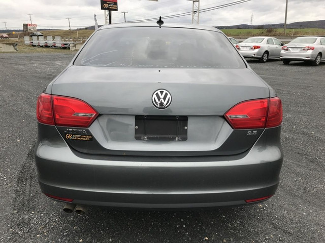 2012 Volkswagen Jetta Highline 2.5L in Cars & Trucks in Sherbrooke - Image 3