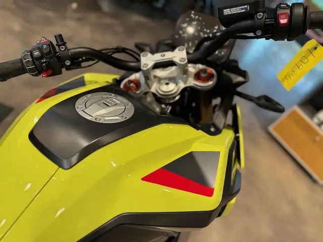 2025 BMW F 900 GS Sao Paulo Yellow dans Utilitaires et de promenade dans London - Image 10