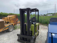 1994 CLARK ECS30 ELECTRIC FORKLIFT everything works only$3500