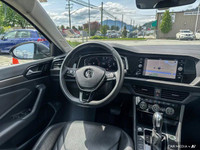 This Volkswagen Jetta boasts a Intercooled Turbo Regular Unleaded I-4 1.4 L/85 engine powering this... (image 8)