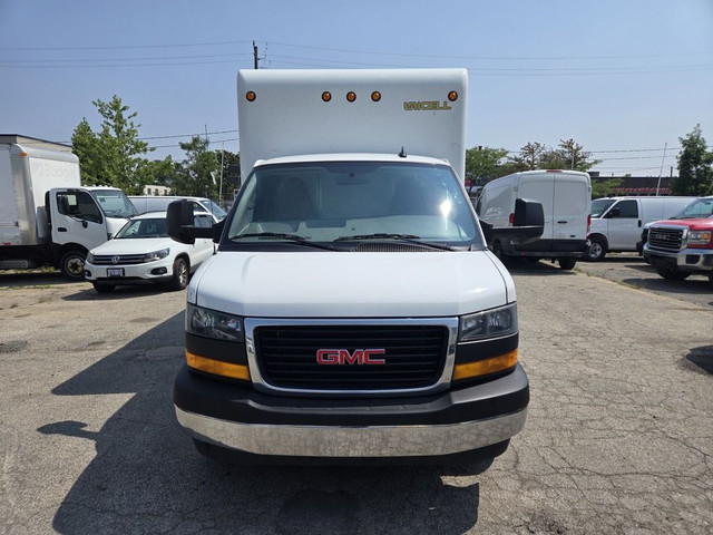 2023 GMC Savana G3500 - 14Ft Box - Single Rear Wheel - V6 Gasoli in Cars & Trucks in City of Toronto - Image 2