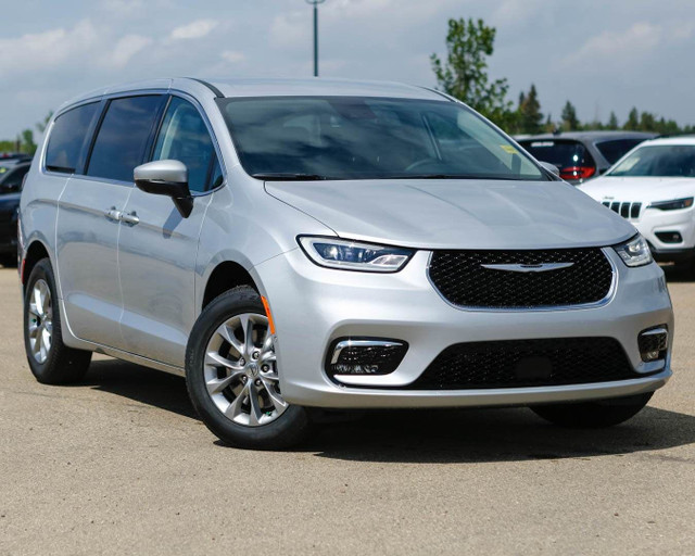 2023 Chrysler Pacifica Touring L AWD in Cars & Trucks in Edmonton - Image 2