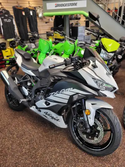 One in stock! FEATURING: HIGH-REVVING 399cc IN-LINE FOUR ENGINE WORLDSBK-INSPIRED CHASSIS DESIGN HIG...