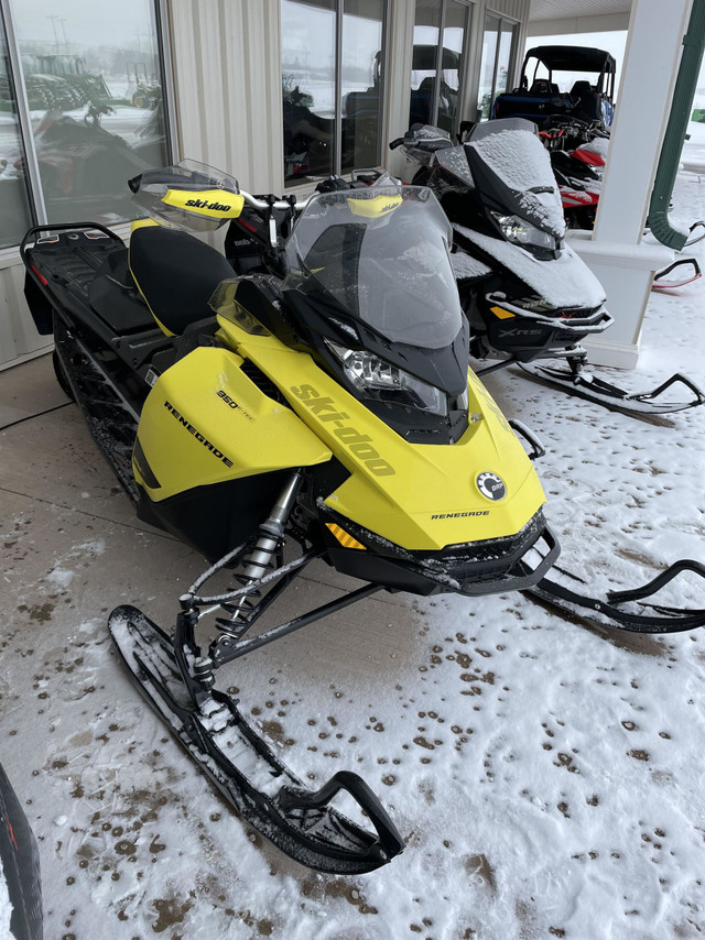 2021 Ski-Doo Renegade® Adrenaline 850 E-TEC® - Yellow/Black in Snowmobiles in Charlottetown - Image 4