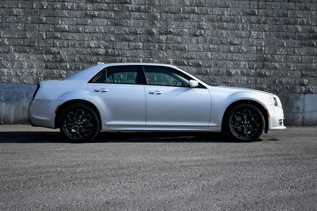 2023 Chrysler 300 Touring L AWD • SUNROOF • LEATHER SEATS in Cars & Trucks in Ottawa - Image 2