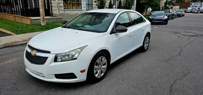 2012 Chevrolet CRUZE LT, 4cyl. Automatique, Air climatise, 4portes, Tout equipe, Lecteur C/D, Degivr...
