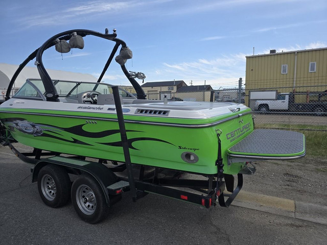 2007 Centurion AVALANCHE STORM SERIES SURF BOAT FINANCING AVAILA in Personal Watercraft in Kelowna - Image 4
