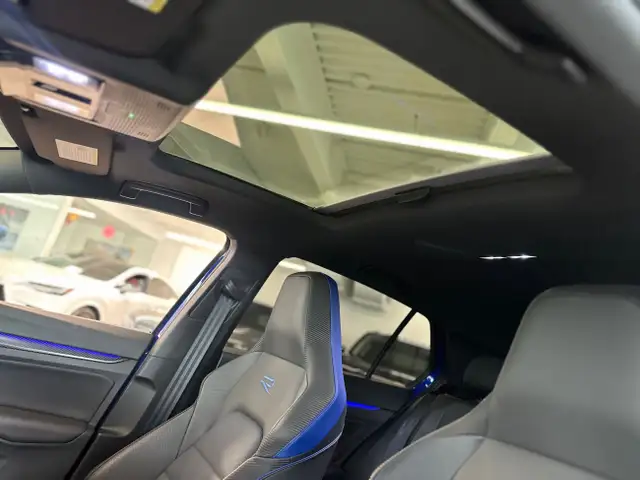 2024 Volkswagen Golf R R Sunroof and Carbon pack in Cars & Trucks in Laval / North Shore - Image 15