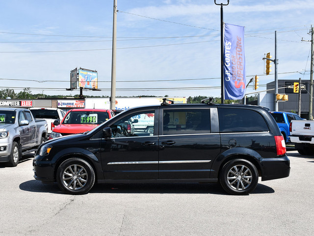2015 Chrysler Town & Country S ~Leather ~Nav ~Power Seats ~Camer in Cars & Trucks in Barrie - Image 4
