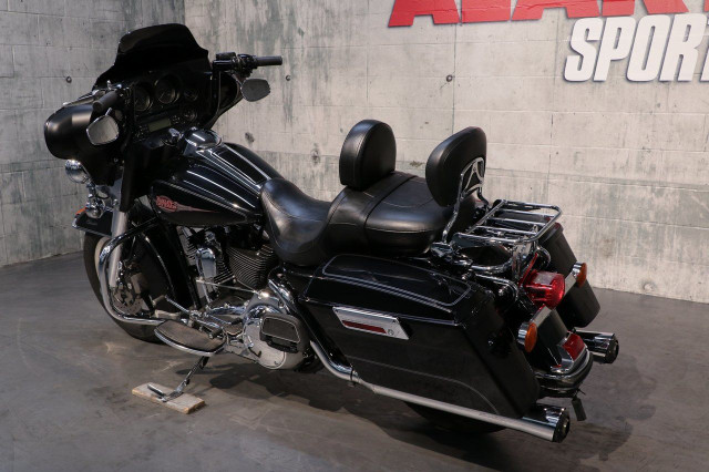 2008 Harley-Davidson FLHTC ELECTRA GLIDE CLASSIC in Sport Bikes in Ottawa - Image 4