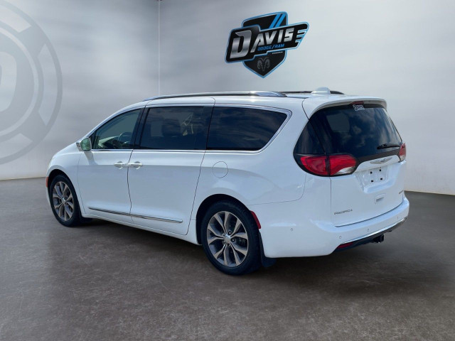2020 Chrysler Pacifica in Cars & Trucks in Lethbridge - Image 3