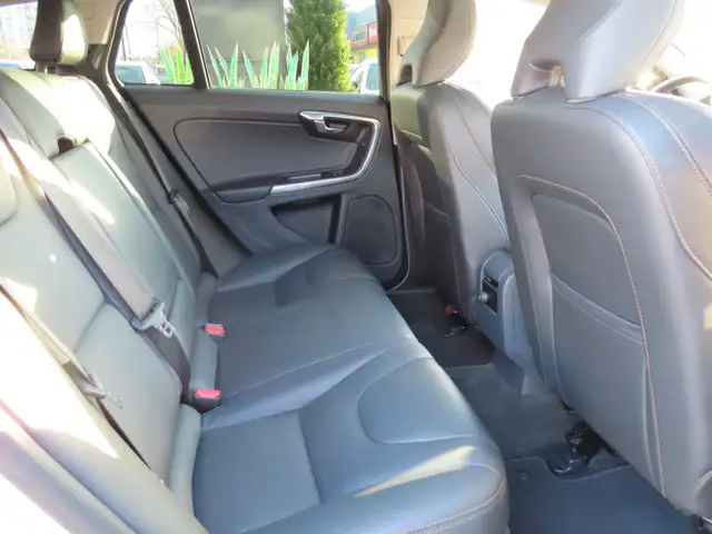 2016 Volvo V60 Cross Country T5 PREMIER PKG AWD - WAGON - LEATHE in Cars & Trucks in Oakville / Halton Region - Image 31