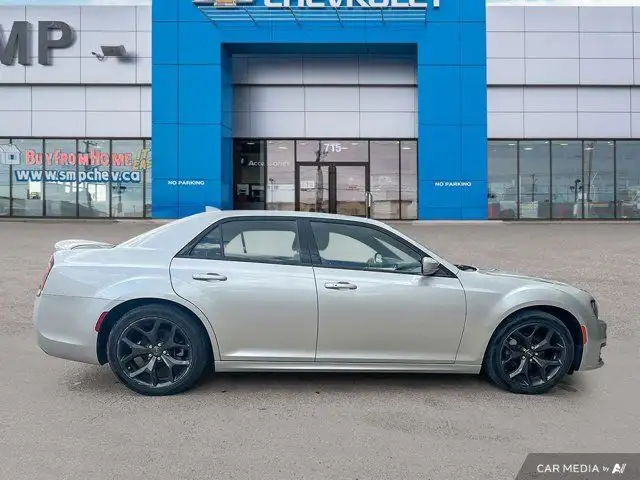 2022 Chrysler 300 S | Leather | Sunroof | Remote Start in Cars & Trucks in Saskatoon - Image 8