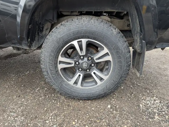 2016 Toyota Tacoma LIMITED in Cars & Trucks in London - Image 11