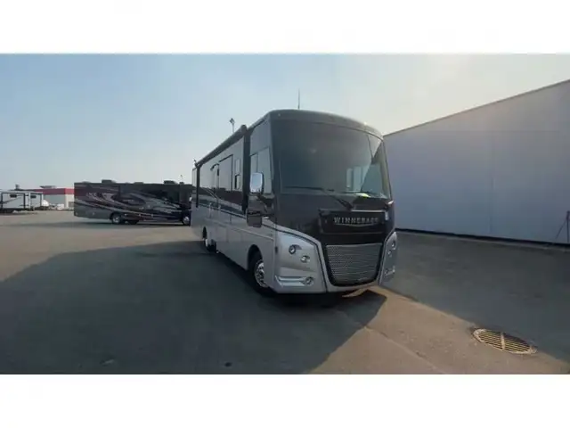 2020 Winnebago Adventurer 30T in RVs & Motorhomes in Abbotsford - Image 9