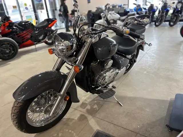 2023 Suzuki Boulevard C50 - Solid Iron Gray in Street, Cruisers & Choppers in Markham / York Region - Image 3
