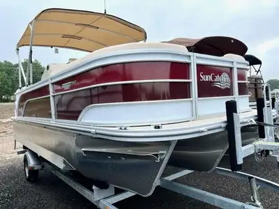 Stunning Suncatcher Select 322RC in stock at Shore Cycle Marine in Mahone Bay, Nova Scotia. This flo...