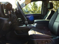 The 2024 GMC Sierra 1500 SLT blends bold design, refined luxury, and modern technology into a powerf... (image 9)