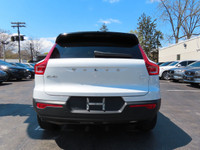 XC40 RECHARGE PURE ELECTRIC PLUS SPORT UTILITY 100% CANADIAN VEHICLE Visit Our Website @ EliteLuxury... (image 9)