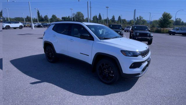 2025 Jeep Compass Altitude | 4X4 | Leather | NAV | Backup Camera in Cars & Trucks in Prince George - Image 2